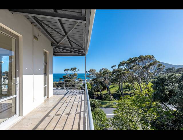 3 BEDROOM APARTMENT TO LET IN CAMPS BAY